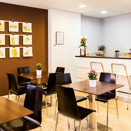 Madrid De 2* إشبيلية